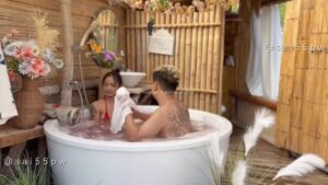 สาวนักศึกษาโดนควยใหญ่ซอยหีออนเซ็น เย็ดสดแตกในหีฟิตคาห้องน้ำ