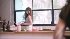 เย็ดหีเพื่อนสาวปาร์ตี้ดินเนอร์แรงๆ ซอยยับแตกในคาหี