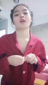 คลิปหลุดดรายไอซ์ โดนควยใหญ่ยัดหีสดแรงๆ ซอยยับจนน้ำเงี่ยนทะลัก แตกคาหีแน่น