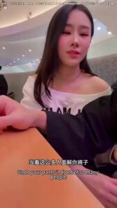 สาวจีนขาวหุ่นเงี่ยน เงี่ยนจัดชักควยแฟนกลางห้าง น้ำควยพุ่งคาปากอมกลืนหมดเปลือก