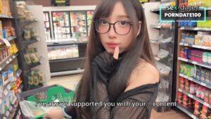 สาวแว่นนมใหญ่ถูกจับเย็ดสดในซูเปอร์มาร์เก็ต เงี่ยนจัดยอมให้ซอยหีแตกในคาหี