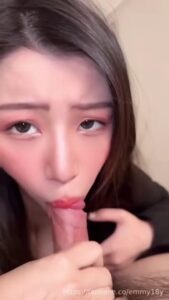 สาวจีนหุ่นอวบหน้าเด็ก นมใหญ่เด้ง อมควยยาวแล้วโดนซอยหีแตกในคาห้องนอน